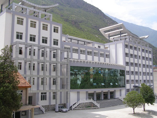 <b>四川省甘孜卫生学校招</b>